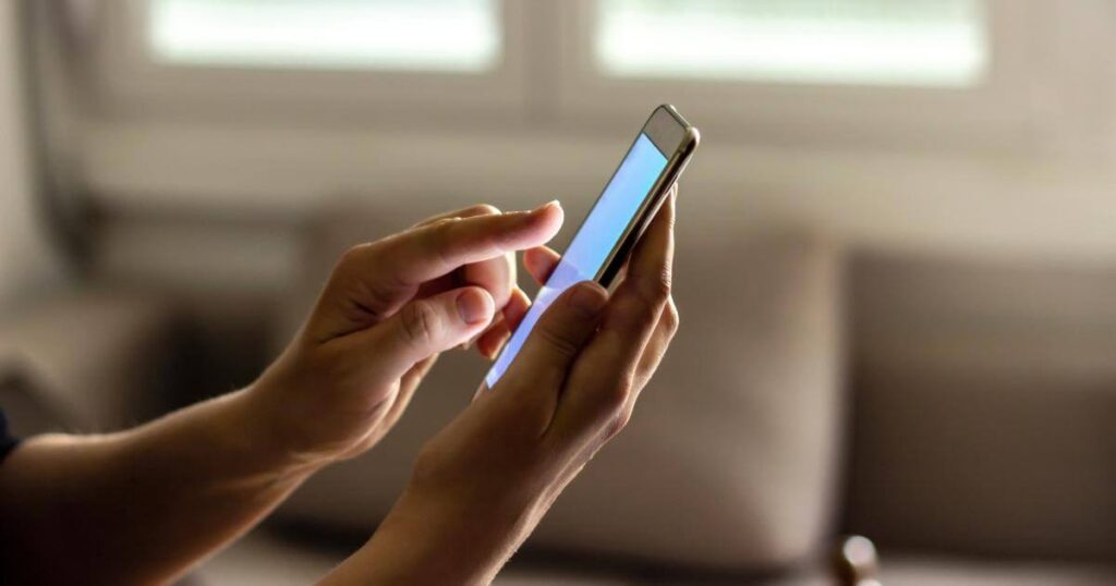 up close of hands holding cell phone